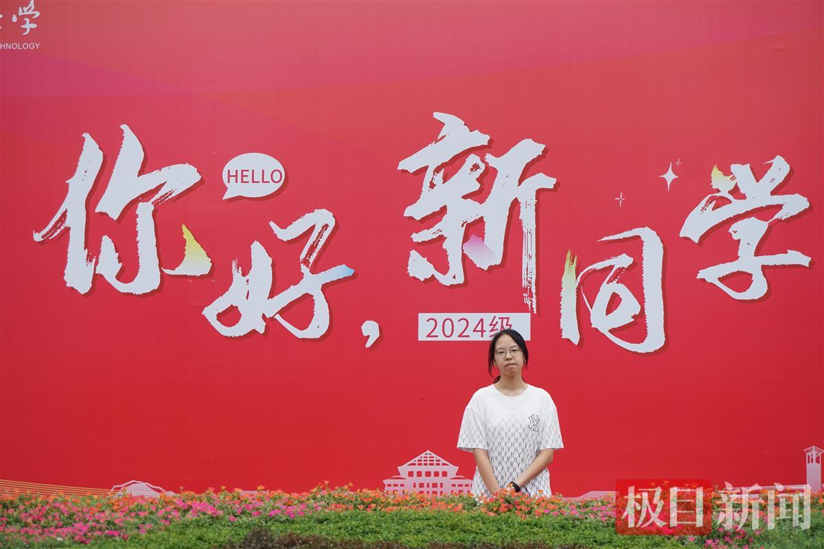 郭子涵来校报到。通讯员 高文帅 摄.JPG