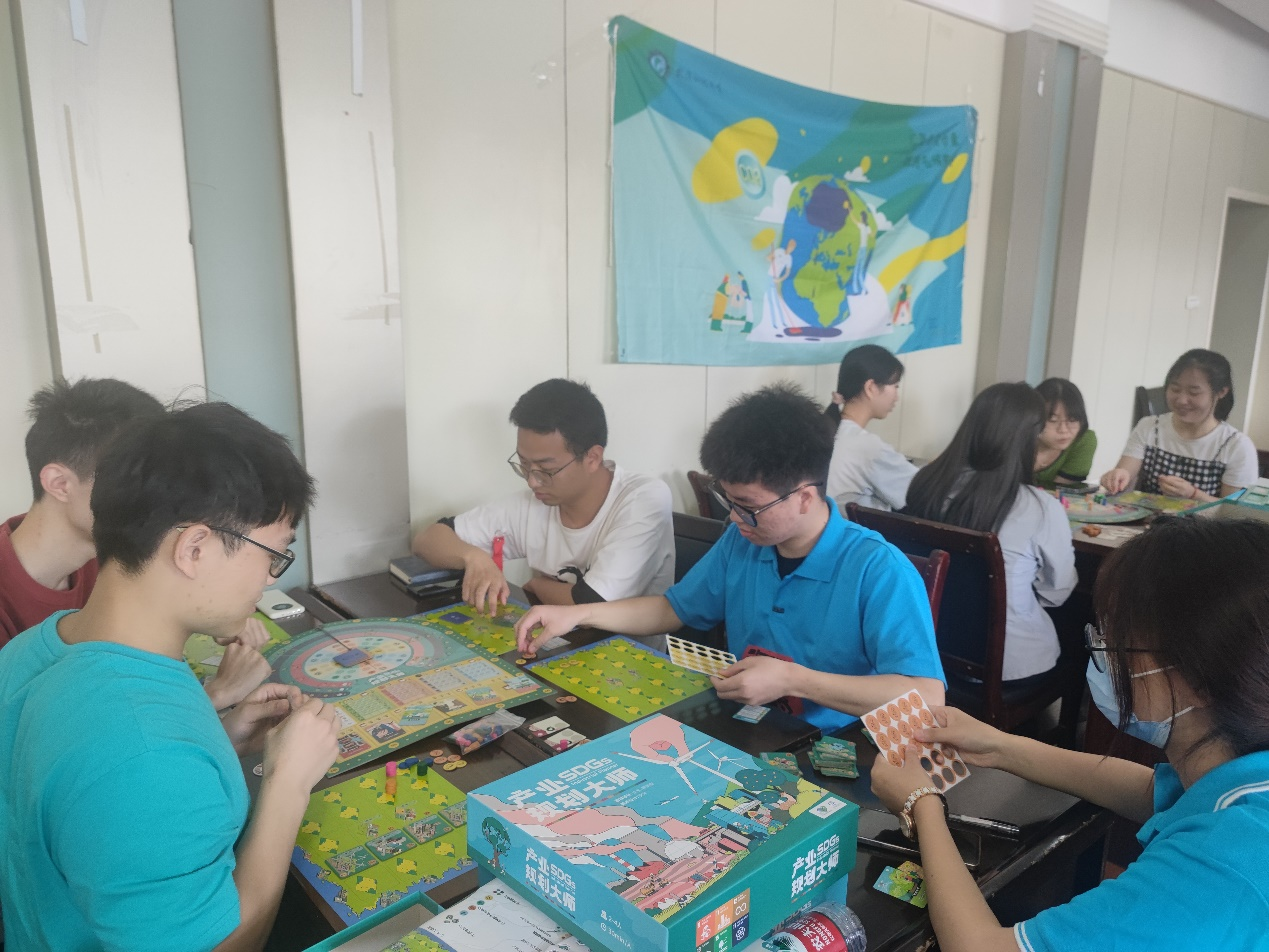 yabo鸭脖官网资源与环境工程学院举办桌游科普活动：以桌游形式传达双碳理念